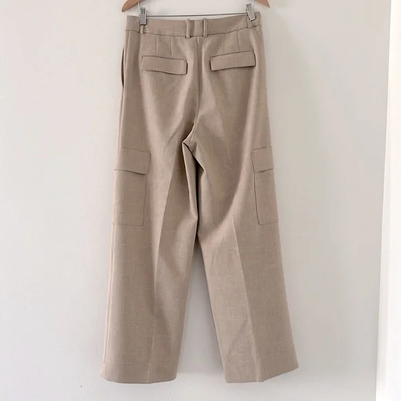 Aritzia Babaton Spotlight Cargo Pant high rise
Straight Leg - Picture 10 of 16